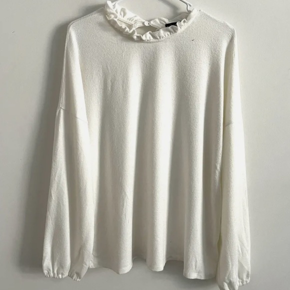 Gibsonlook Ivory Ruffle Neck Knit Top w/cuff sleeves - Picture 2 of 8